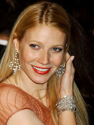 Gwyneth Paltrow diamond earrings